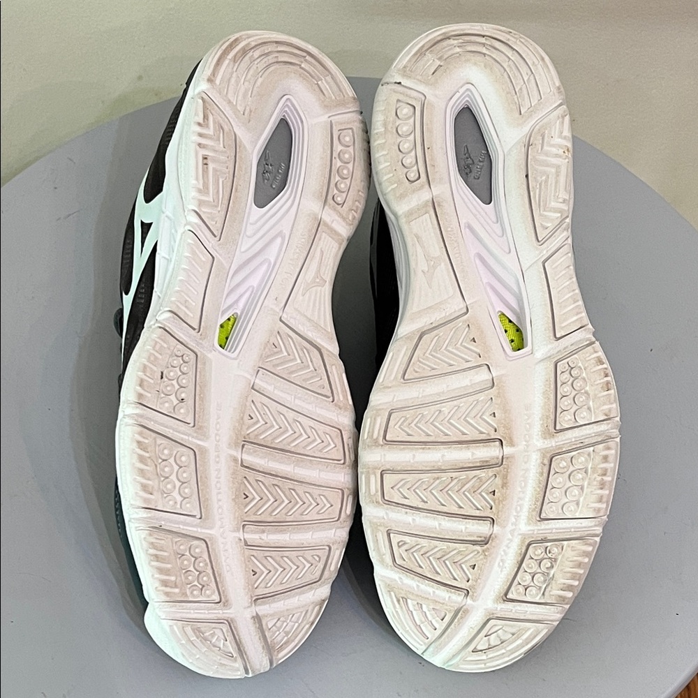 EUC Mizuno Women’s Wave SuperSonic 2 Volleyball Shoes - Picture 9 of 9